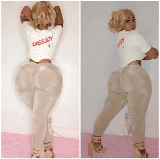 Person with buttons closed, radiating a wide-open vibe