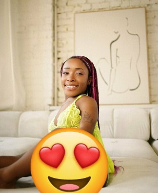 Small and petite 💕 😜